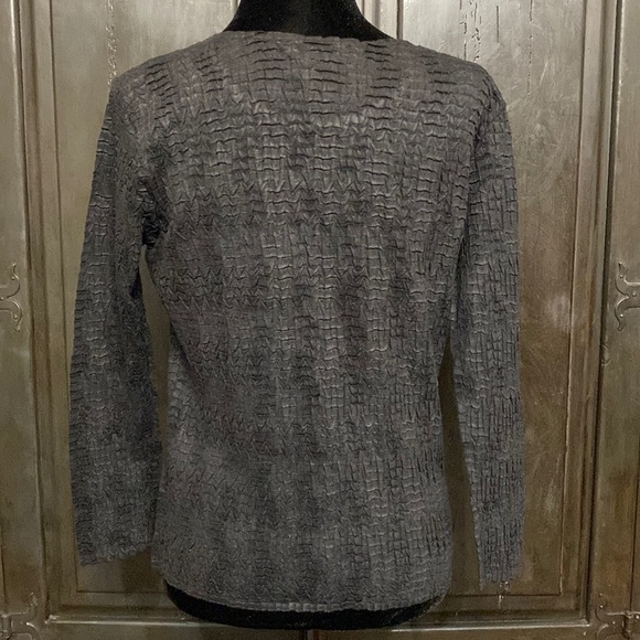 Rafael blk textured blouse. Large - Picture 3 of 9